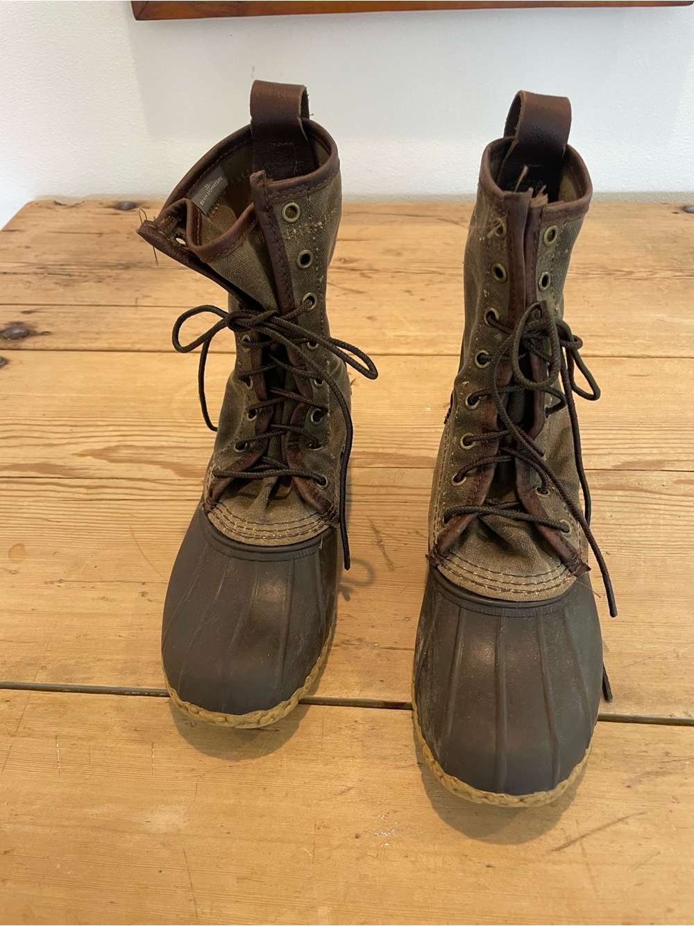 LL Bean Signature Green Canvas boots size 6
